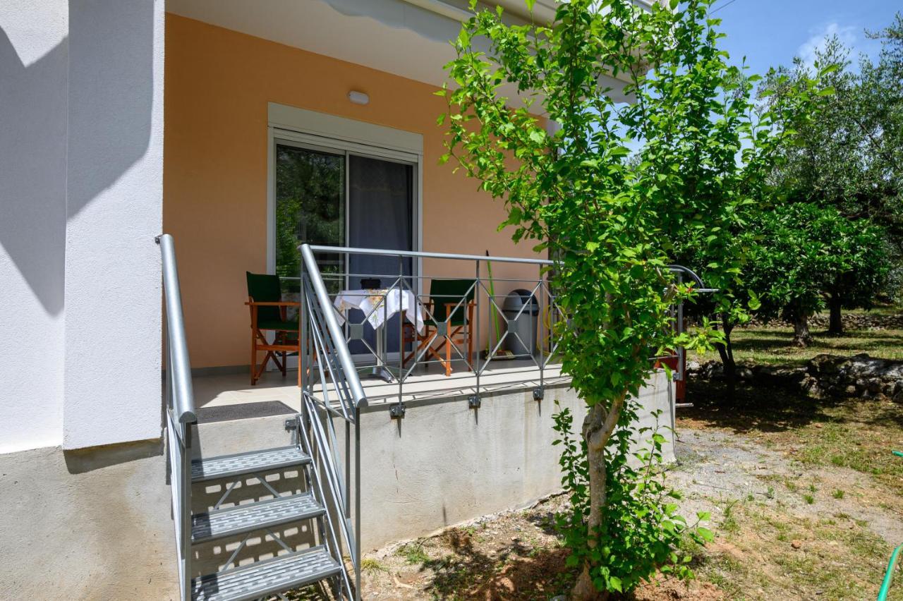 Chic Apartment In Nature, 5-Min Walk To The Beach Kalamáta Kültér fotó