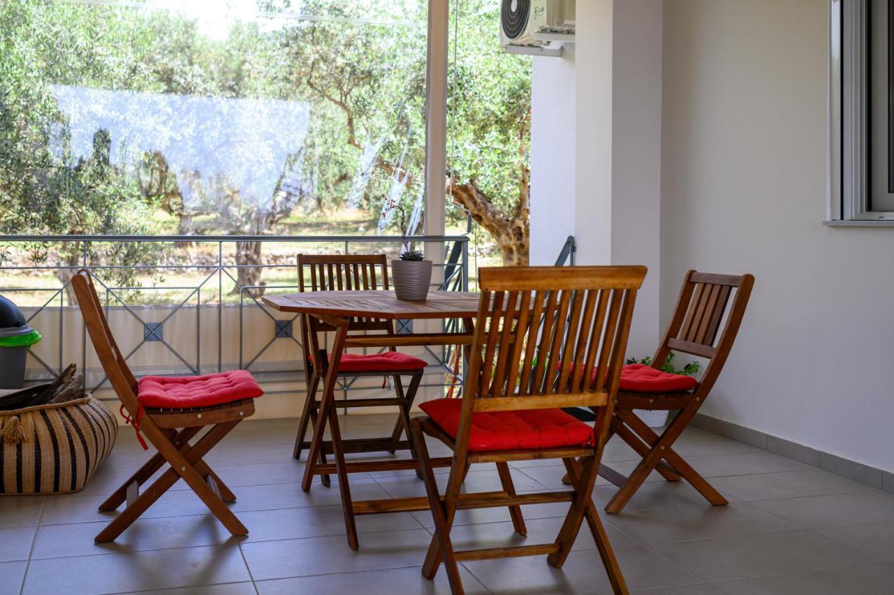 Chic Apartment In Nature, 5-Min Walk To The Beach Kalamáta Kültér fotó