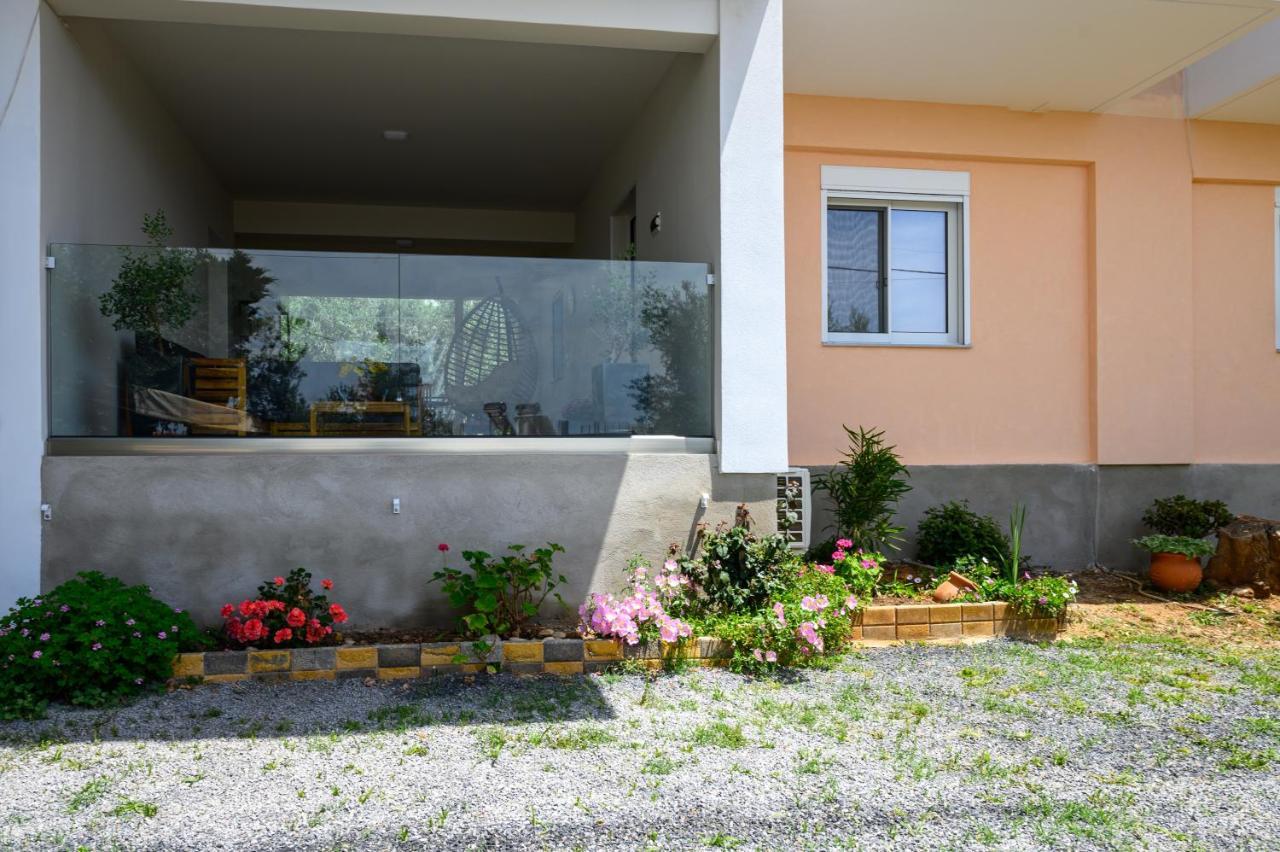 Chic Apartment In Nature, 5-Min Walk To The Beach Kalamáta Kültér fotó