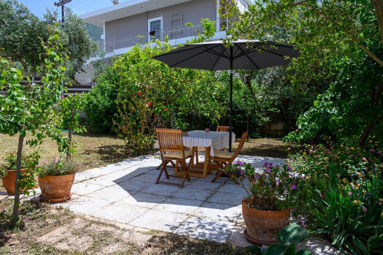 Chic Apartment In Nature, 5-Min Walk To The Beach Kalamáta Kültér fotó